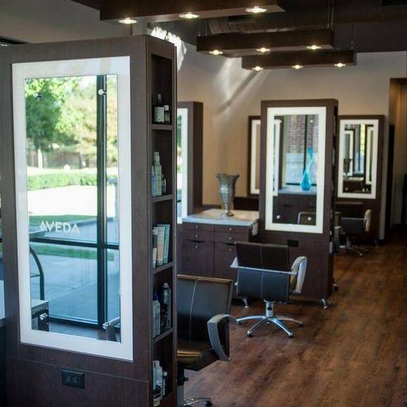 Profile Picture of Laura Polanski (@lauragreen13) on Poshmark