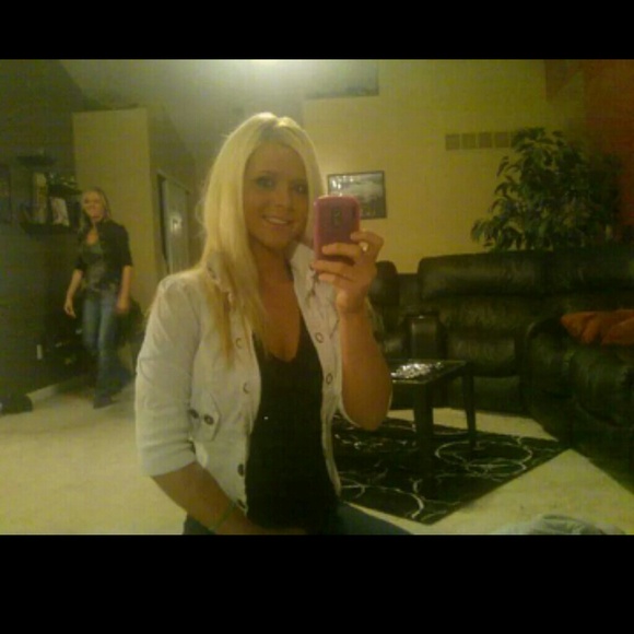 Profile Picture of Ashley Bruce (@ashleybru) on Poshmark