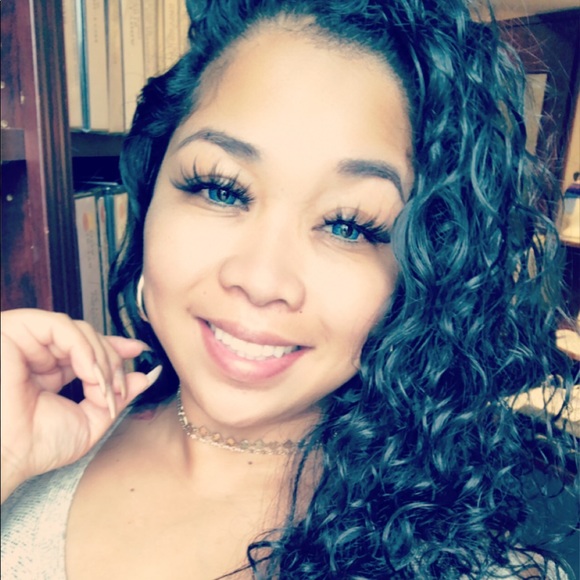 Profile Picture of Paville Castillo (@paville15) on Poshmark