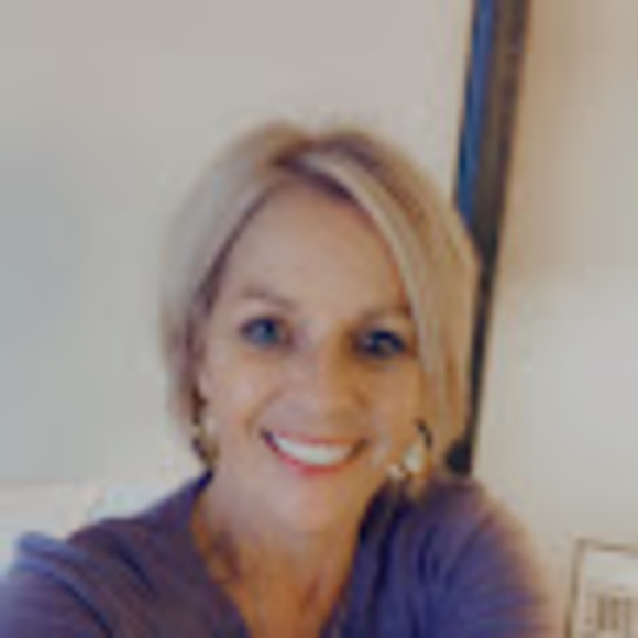 Profile Picture of Nanci Olson (@alohananci) on Poshmark