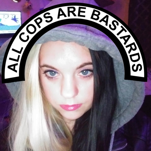 Profile Picture of Elizabeth Grajek (@lobsterbunn1) on Poshmark