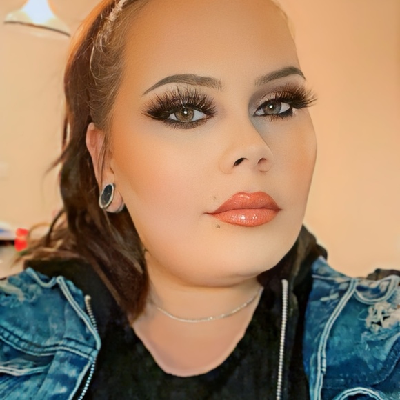 Profile Picture of Dakota Kardos (@dakotakardos) on Poshmark