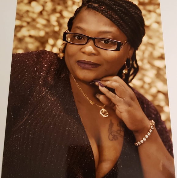 Profile Picture of Thiquila Haslip (@teehaslip) on Poshmark