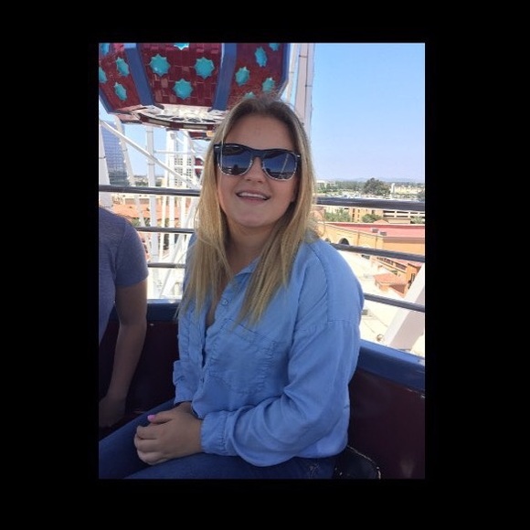 Profile Picture of Katey Denbo (@kateydenbo) on Poshmark