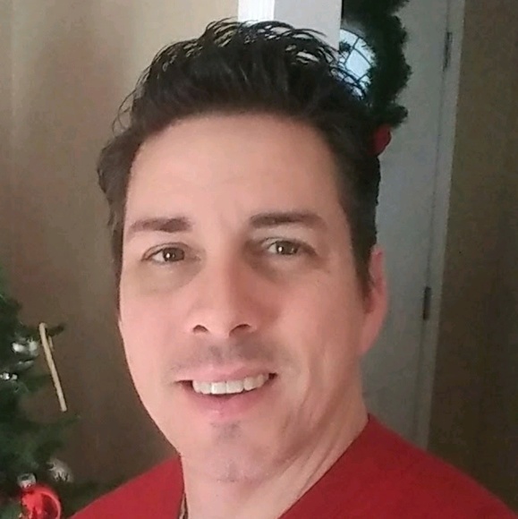 Profile Picture of David Raynard (@dray76) on Poshmark