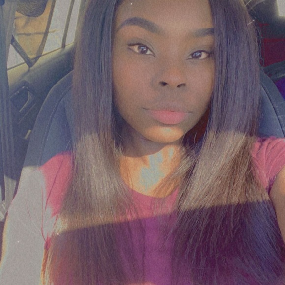 Profile Picture of Britney Sage (@bridsh) on Poshmark