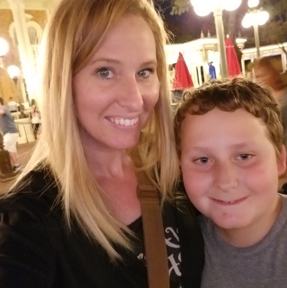 Profile Picture of Kelly Kelly (@kuntz06) on Poshmark