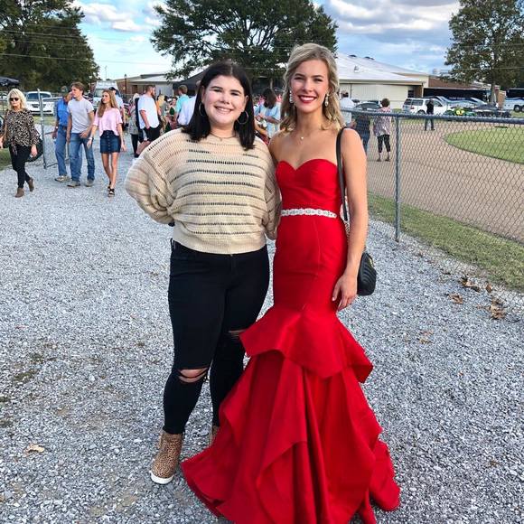 Profile Picture of Amelia Manning (@ameliamanning3) on Poshmark