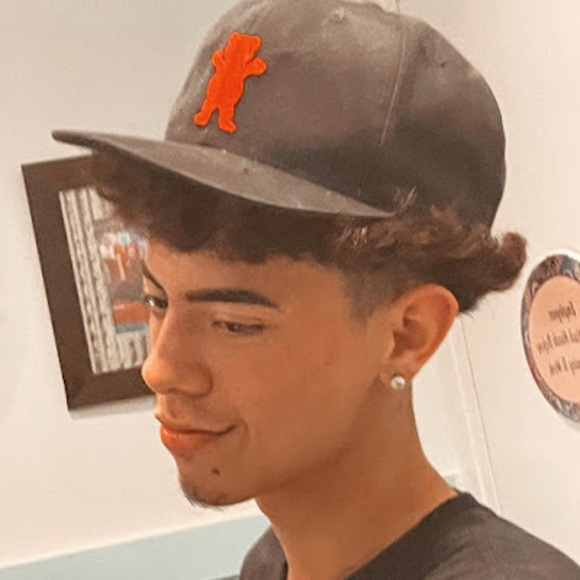 Profile Picture of David Meraz bautista (@grevincito) on Poshmark