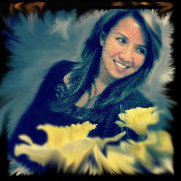 Profile Picture of Ellen Alvarez (@femminaforte) on Poshmark