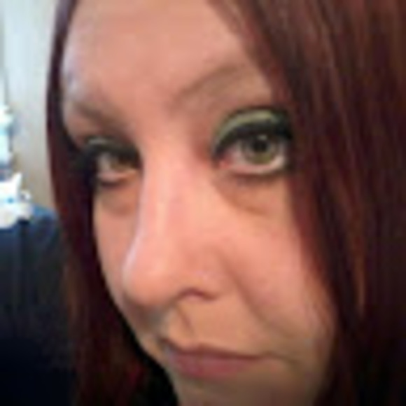 Profile Picture of Amanda Block (@amandablock773) on Poshmark