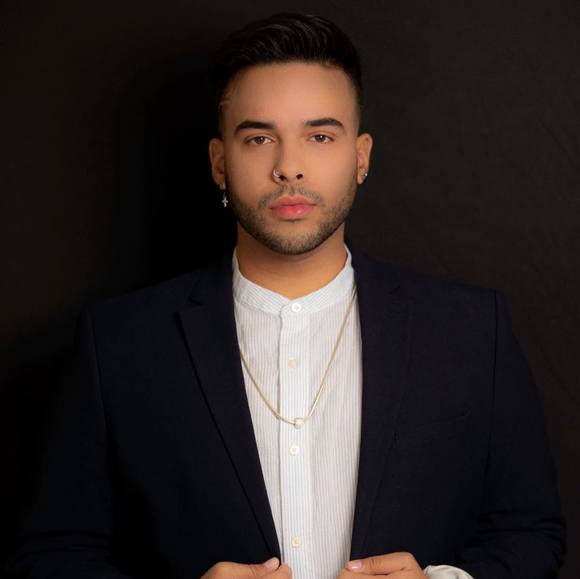 Profile Picture of Kenneth Santana (@fatkenny) on Poshmark