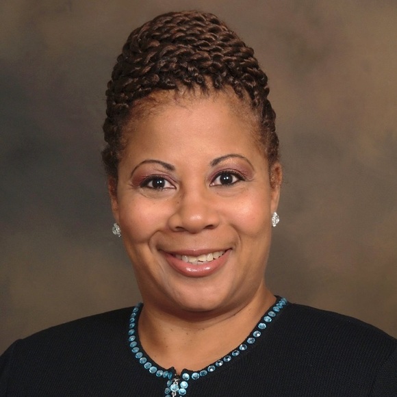 Profile Picture of Rosalyn Roker (@classyrepeats) on Poshmark