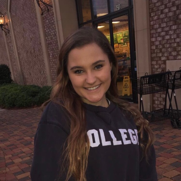 Profile Picture of Bailey Stanton (@baileystanton) on Poshmark