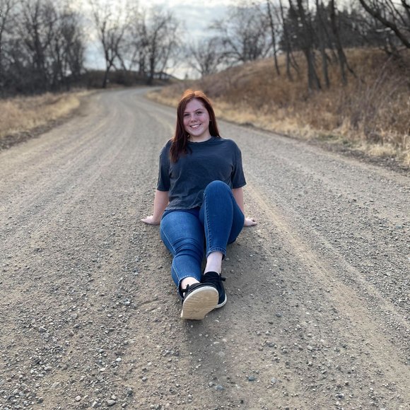 Profile Picture of Ella Fadness (@ellafadness) on Poshmark