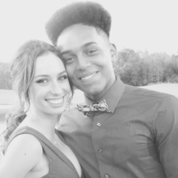 Profile Picture of Alana Wolfberg (@alanawolfberg) on Poshmark