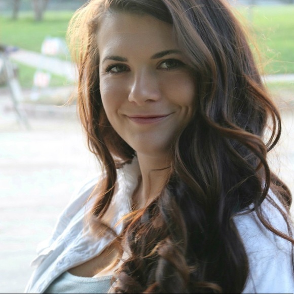 Profile Picture of Allyssa Maples (@allyssaobrien28) on Poshmark