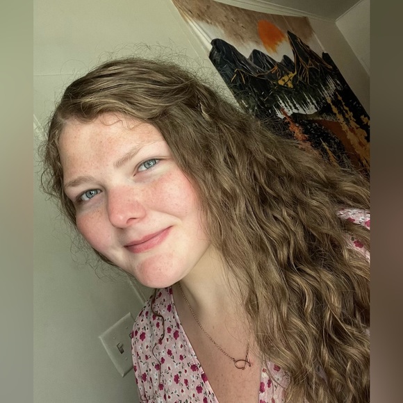 Profile Picture of Abbey Long (@abbeylong808) on Poshmark