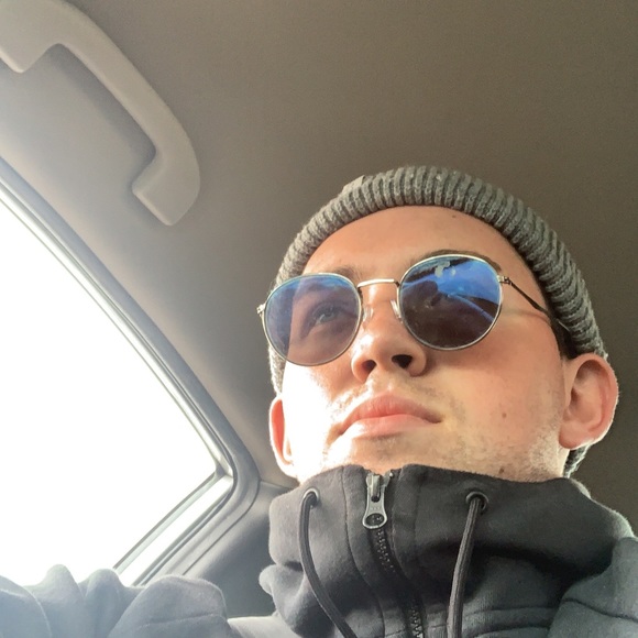 Profile Picture of Kevin Fitzgibbon (@kevinfitzgibbon) on Poshmark