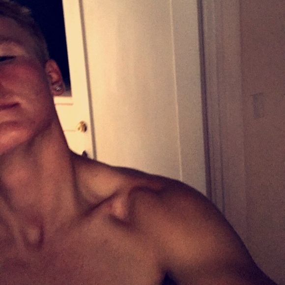 Profile Picture of Noah Rawson (@noahrawson) on Poshmark