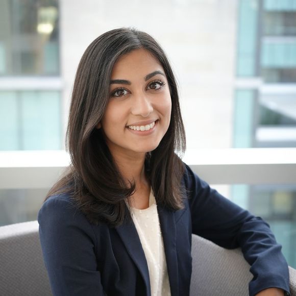 Profile Picture of Zaara Qasim (@zaaraq) on Poshmark