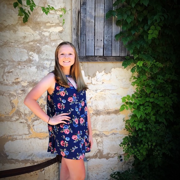 Profile Picture of Emily Haase (@haaseemily01) on Poshmark