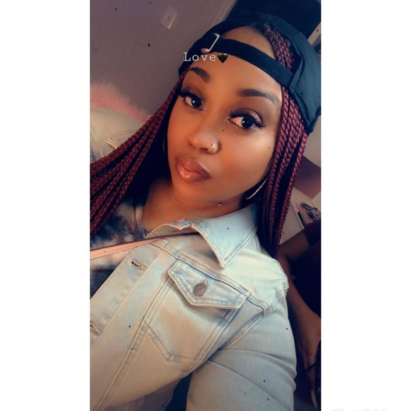 Profile Picture of Julienne Brown (@juliennebrown) on Poshmark