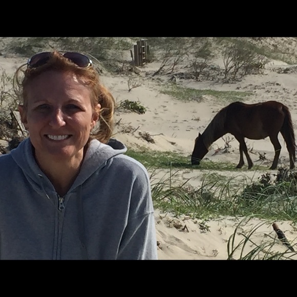 Profile Picture of Julia Bergman (@julieberg84) on Poshmark