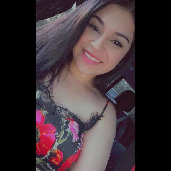 Profile Picture of Itzel Barron duque (@barronitzel88) on Poshmark