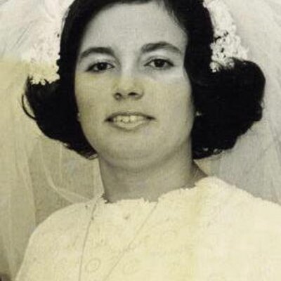 Profile Picture of Marie Davey (@CrystalCarol) on Twitter