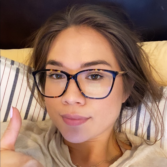 Profile Picture of Mina Abbott (@mma6454) on Poshmark