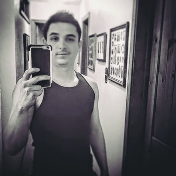 Profile Picture of Jeromy Bogdonovich (@jbogdonovich) on Poshmark