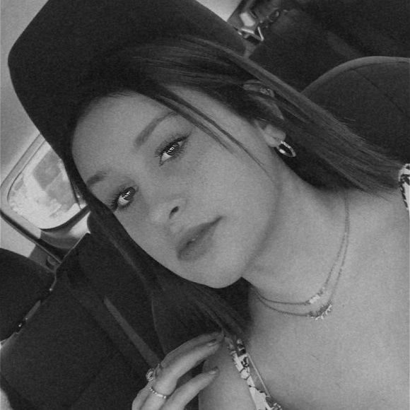 Emma Dorminy - Poshmark Profile Picture of Emma Dorminy (@emmadorminy) on Poshmark