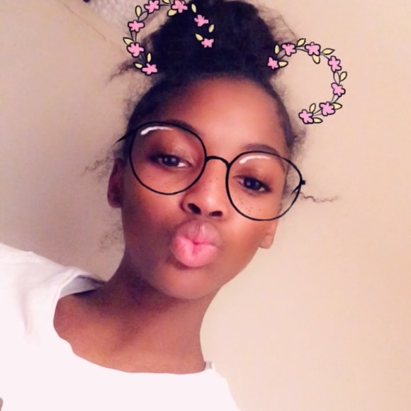 Profile Picture of Patricia Mathos (@patricia_mathos) on Poshmark