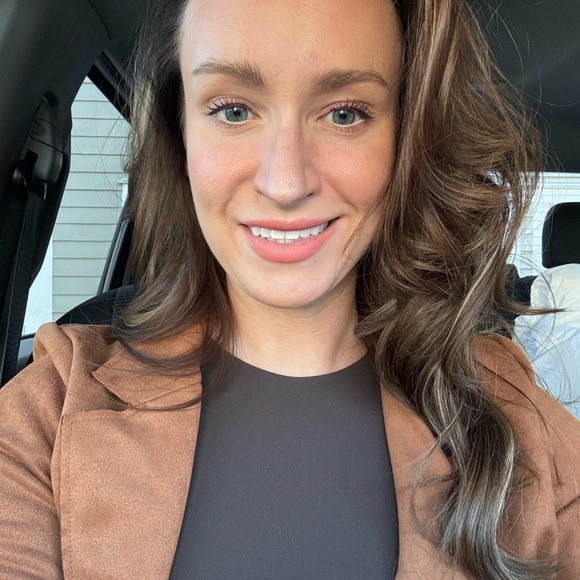 Profile Picture of Jessica Gleba (@jessgleba) on Poshmark