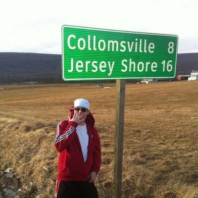 Profile Picture of Andy Reiber (@DjHarvardBeets) on Twitter