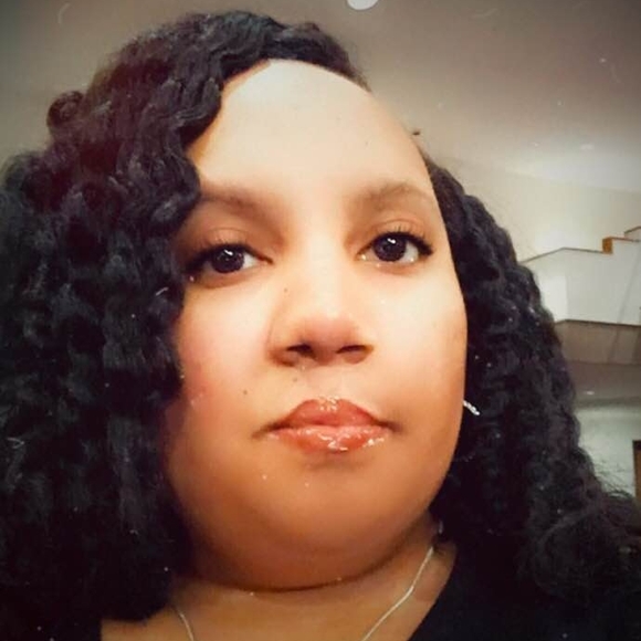 Profile Picture of Dominique Thompson (@domcutie123) on Poshmark