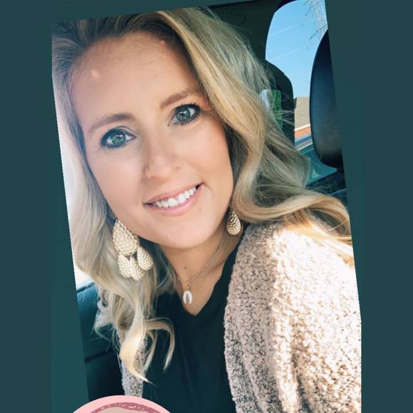 Profile Picture of Lauren Brewer (@lbrewer83) on Poshmark