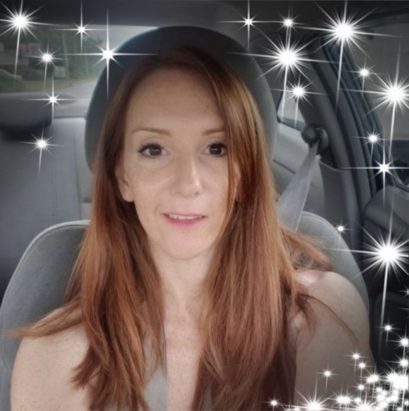 Profile Picture of Julie Nazelrod (@julienazelrod) on Poshmark