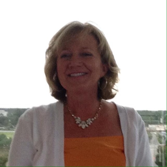 Profile Picture of Janet Martinson (@janet_martinson) on Poshmark