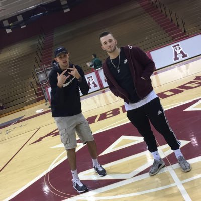 Profile Picture of Travis Holman (@traviholmez) on Twitter