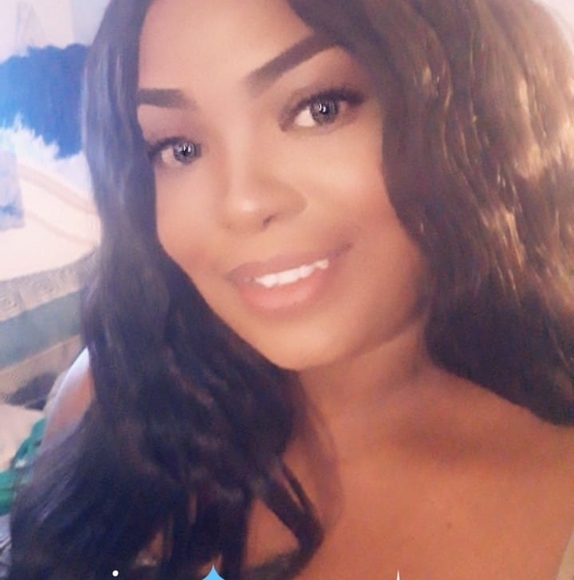 Profile Picture of Erica Grear (@chynasymone) on Poshmark