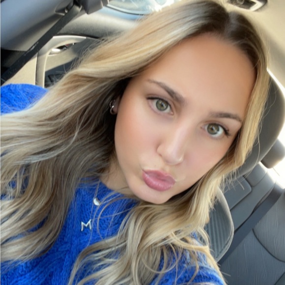 Profile Picture of Danya Bouzane (@danyabouzane) on Poshmark