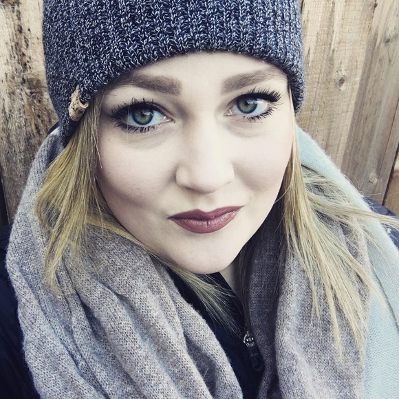 Profile Picture of Emilee Kirkpatrick (@emileekirk0306) on Poshmark