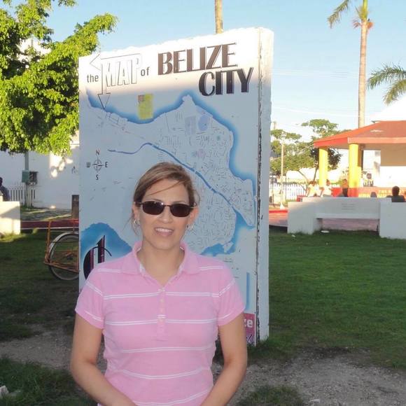 Profile Picture of Dunia Consuegra (@dunias_80) on Poshmark