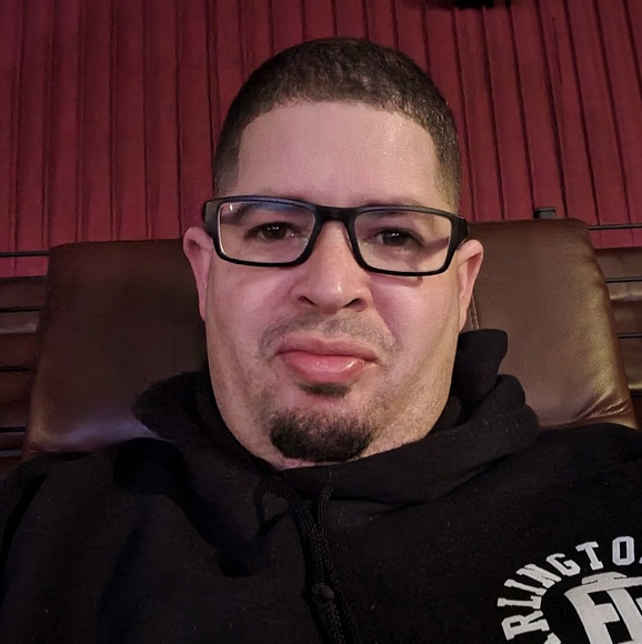 Profile Picture of Jeremy Lozano (@jeremylozano700) on Poshmark
