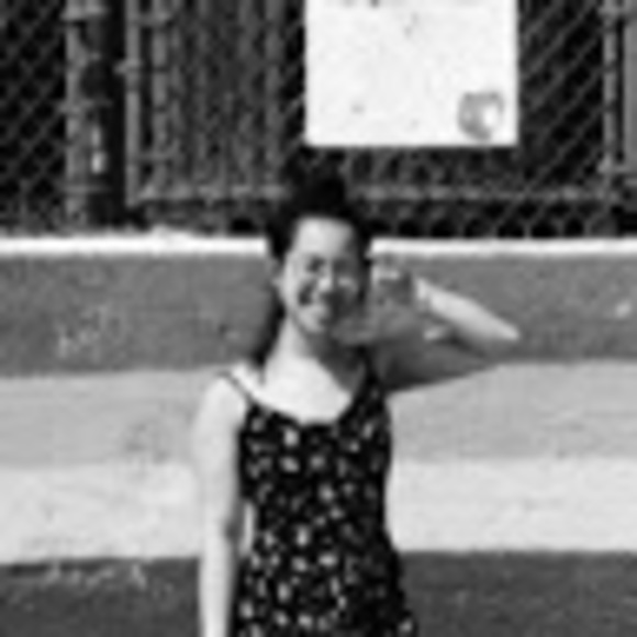 Profile Picture of Alice Wu (@alicefwu) on Poshmark