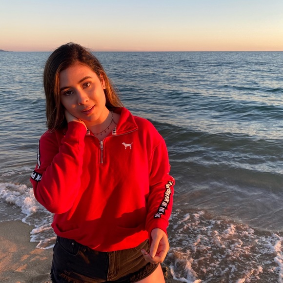 Profile Picture of Sofia Lucero (@sofialuceros) on Poshmark