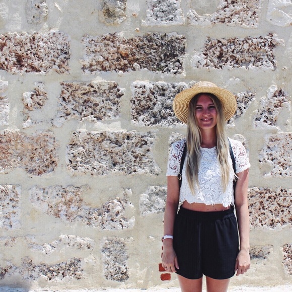 Profile Picture of Amy Stewart (@aimseliz) on Poshmark