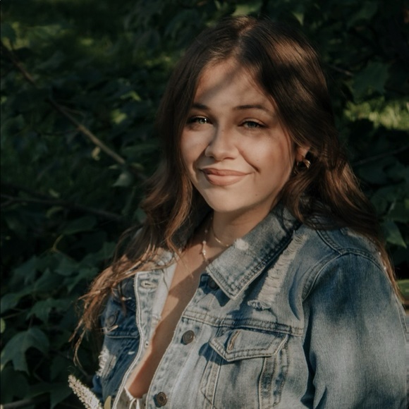 Profile Picture of Danielle Ackermann (@daniackermann) on Poshmark